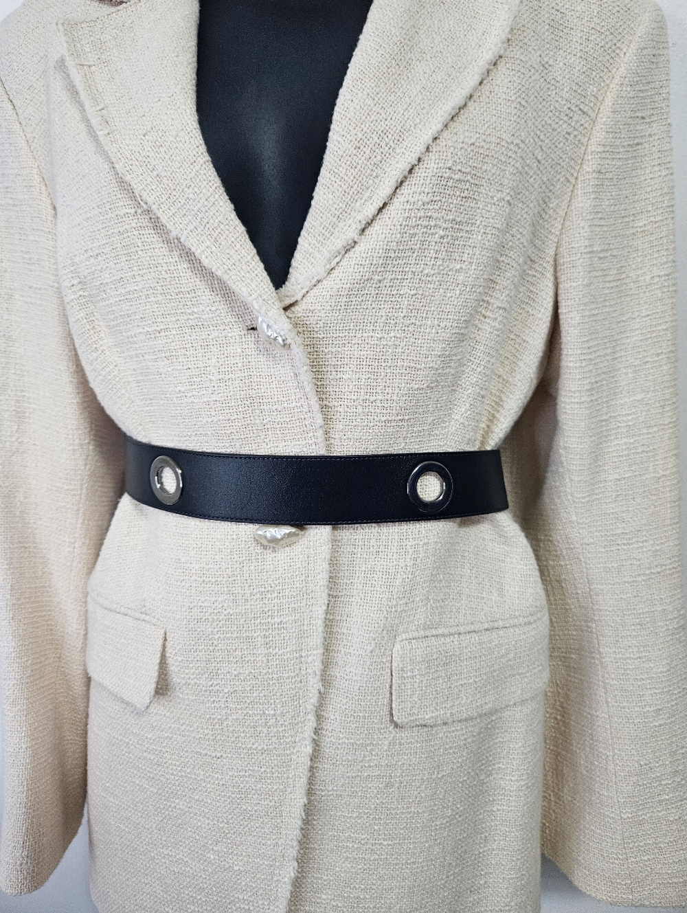 MaxMara Eyelet Waist Black Leather Belt Sz S Made In Italy Quiet Luxury